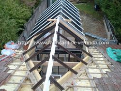 jointure de la veranda avec la toiture de l'habitation